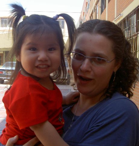 Femke met Peruaans meisje Femke met Peruaans meisje